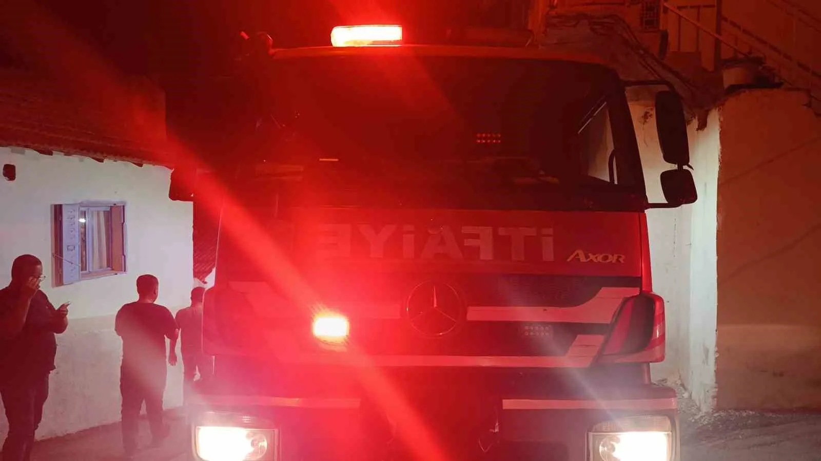 Söke’de zirai alan yangını! 2 Söke’de zirai alan yangını!