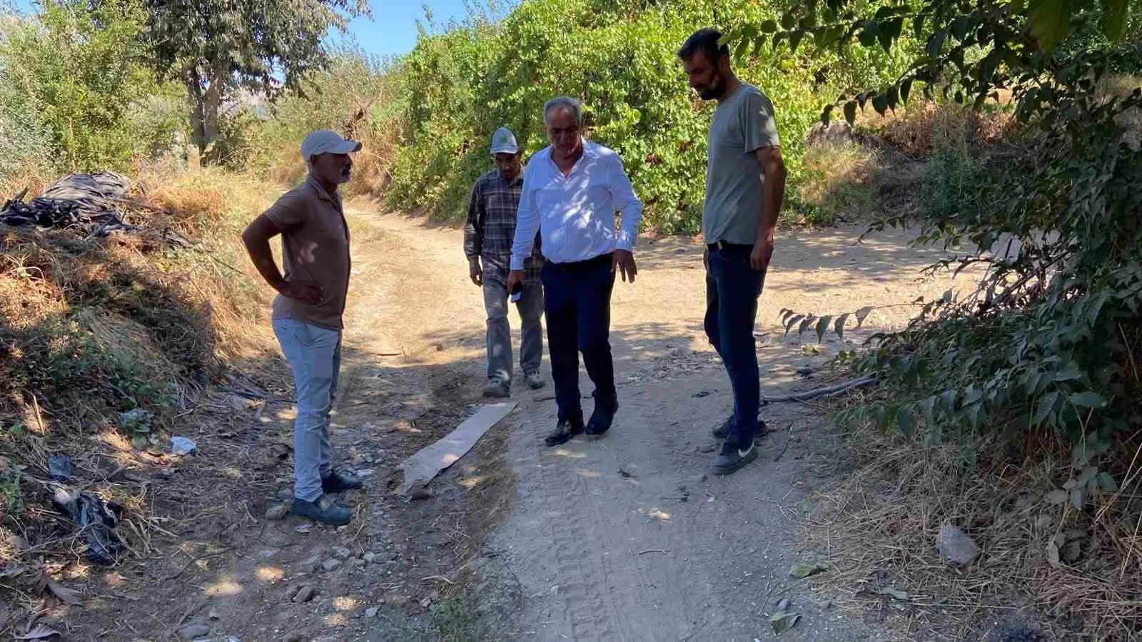 sultanhisarda belediye ekipleri vatandaslarin talepleri icin sahada 3256c4d26bda