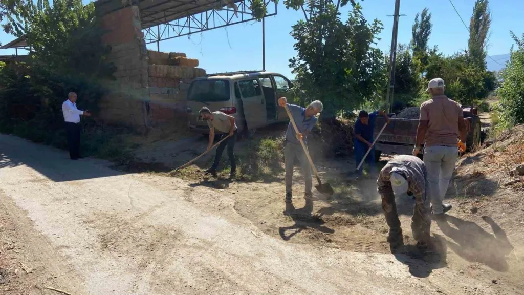sultanhisarda belediye ekipleri vatandaslarin talepleri icin sahada 6a1eb6becc0a