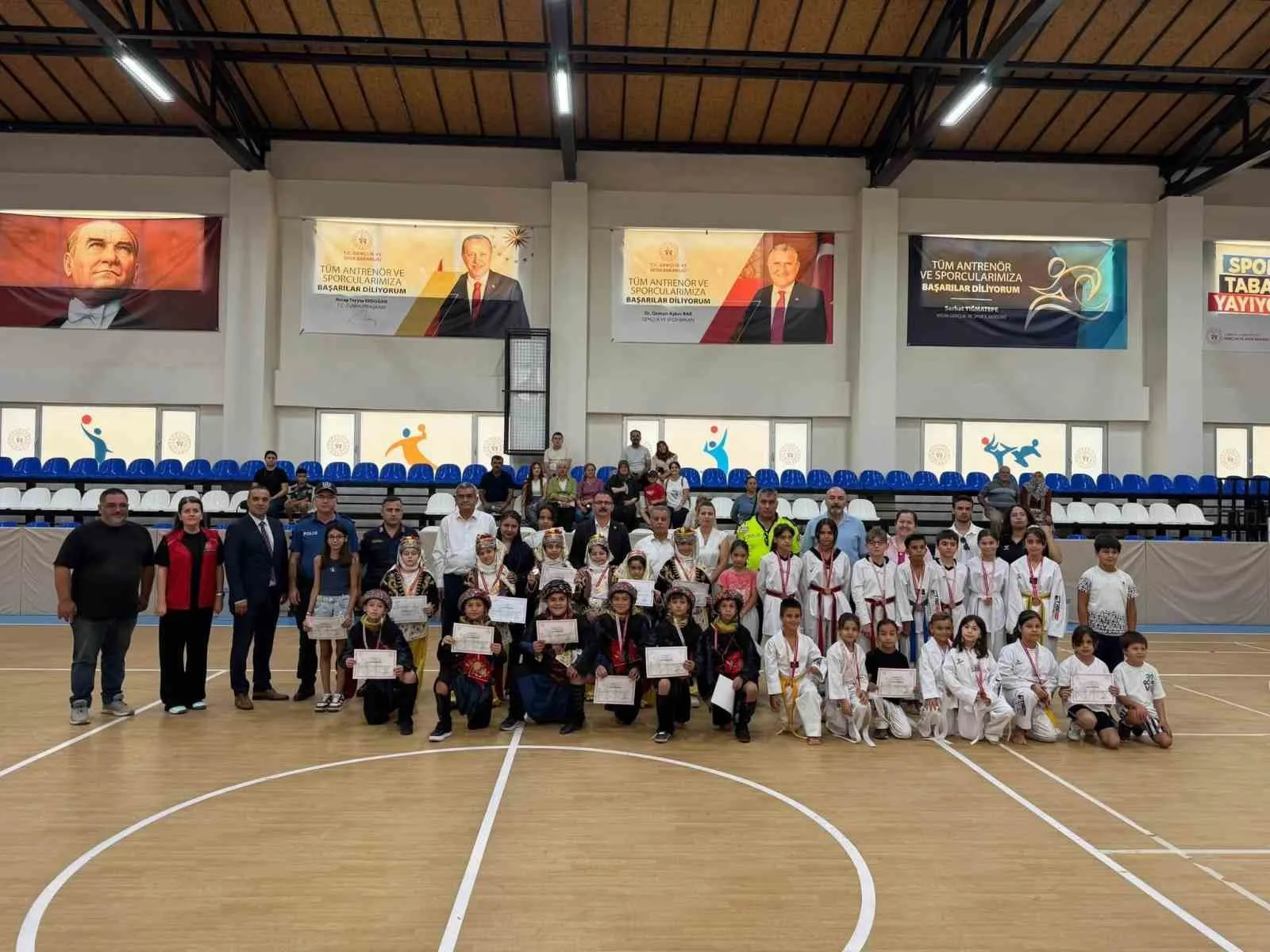 Sultanhisar’da GSB Spor Okulları ve Yaz Kulübü kapanış şenliği düzenlendi 1 sultanhisarda gsb spor okullari ve yaz kulubu kapanis senligi duzenlendi f9fb2603631b