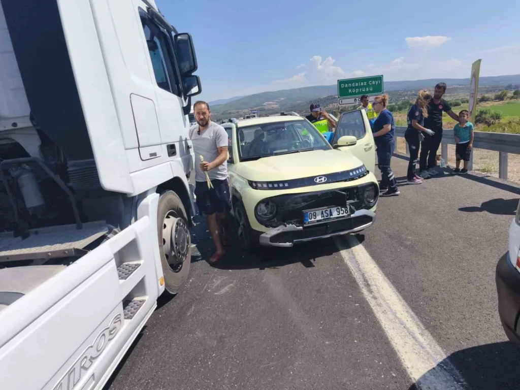tir otomobile arkadan carpti 3 yarali 669e9a934e62