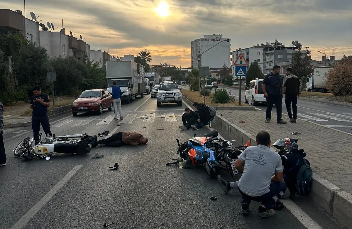 Umurlu’da motosikletler çarpıştı: 3 yaralı