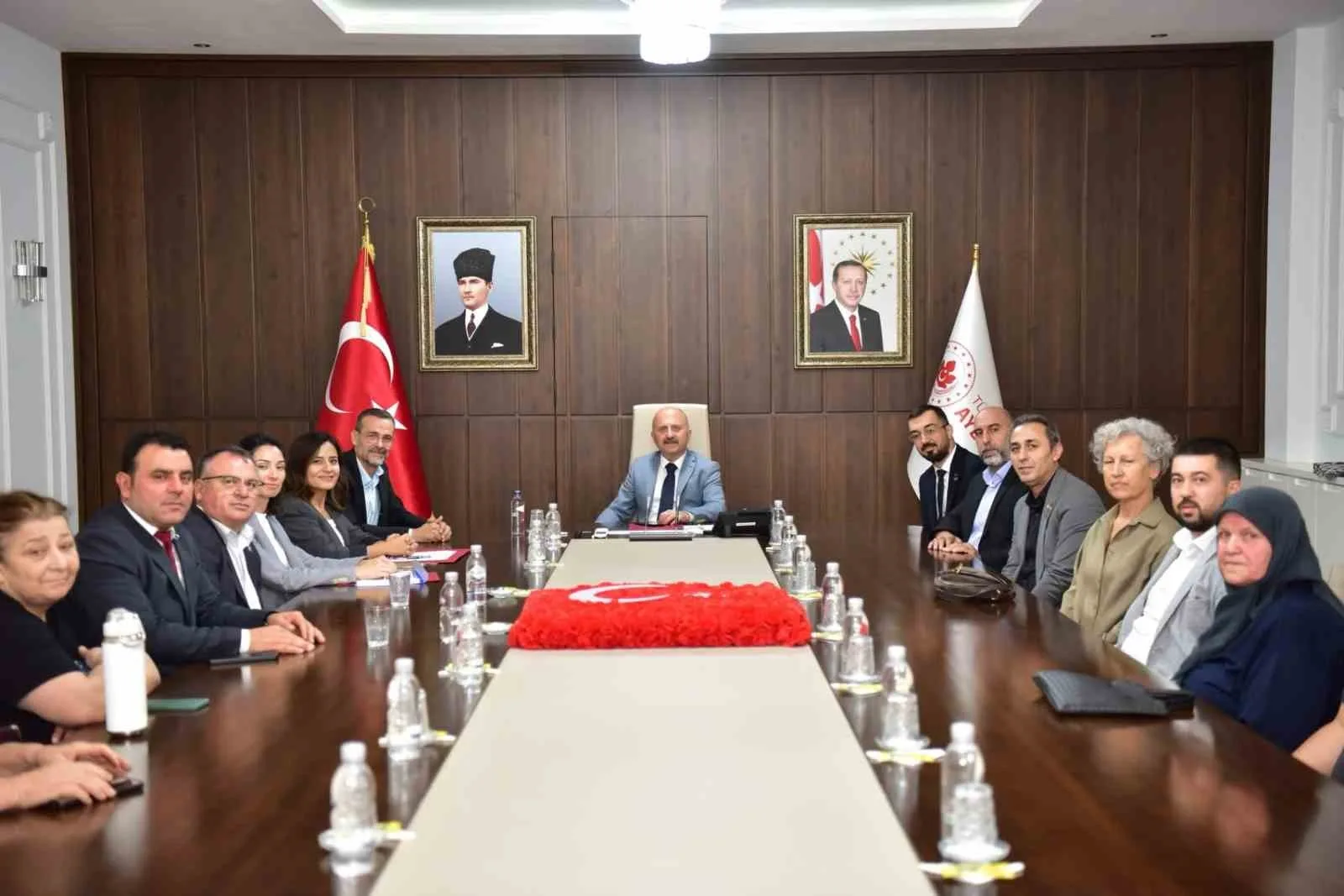 Vali Varol, şehit yakınları ve gazileri makamında ağırladı 2 Vali Varol, şehit yakınları ve gazileri makamında ağırladı
