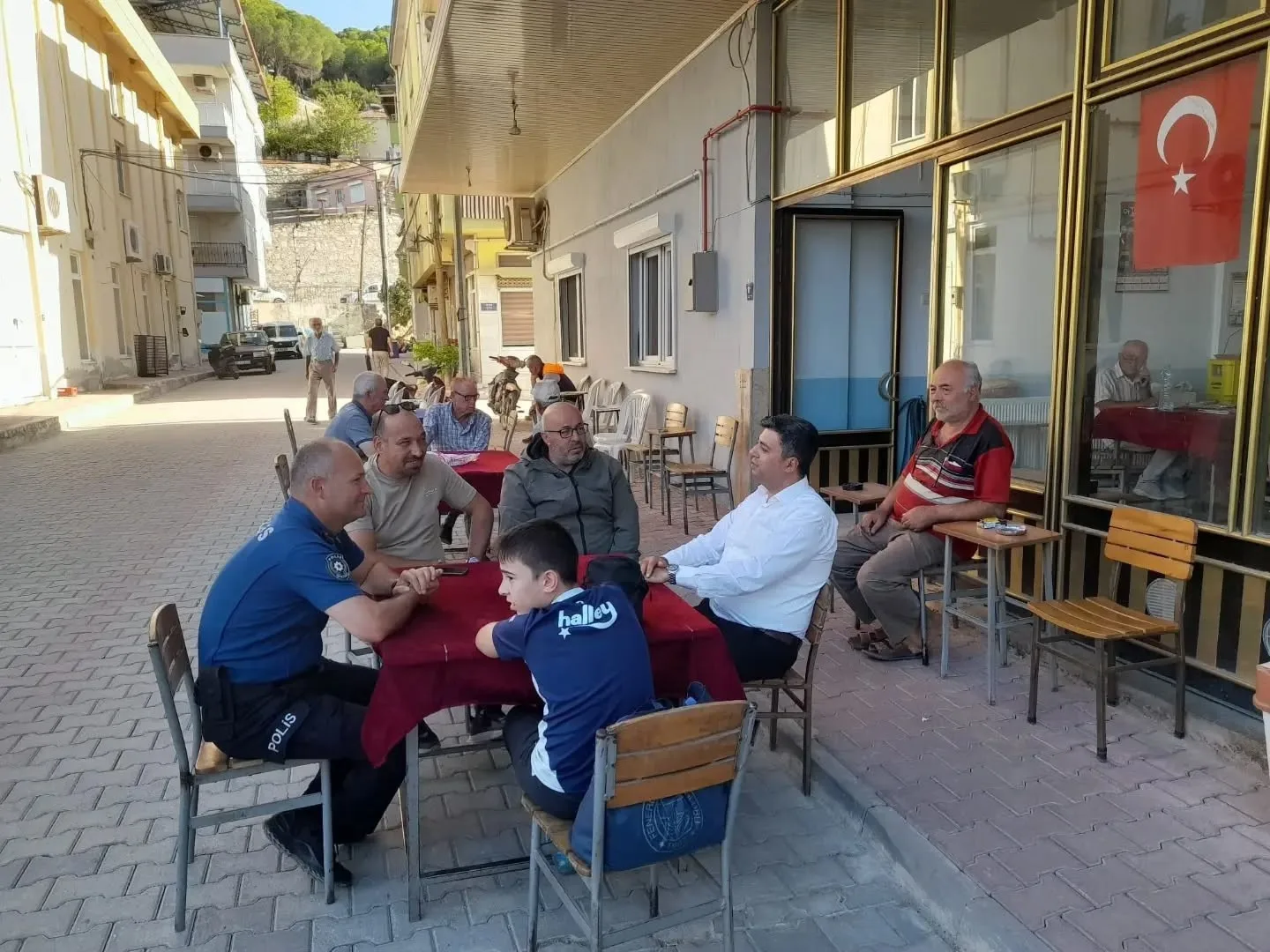 Yenipazar Kaymakamı Karataş, esnaf ve vatandaşlarla buluştu