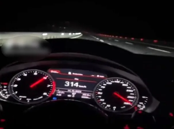 Otoyolda 314 kilometre hızla gidip o anları TikTok'ta paylaştı! 6 Otoyolda 314 kilometre hızla gidip o anları TikTok’ta paylaştı!