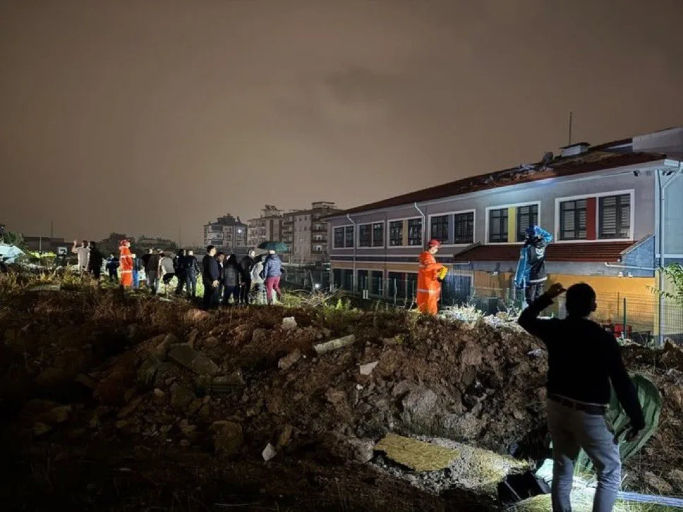 Antalya’da hortum felaketi: 4 işçi öldü, kule vinç devrildi