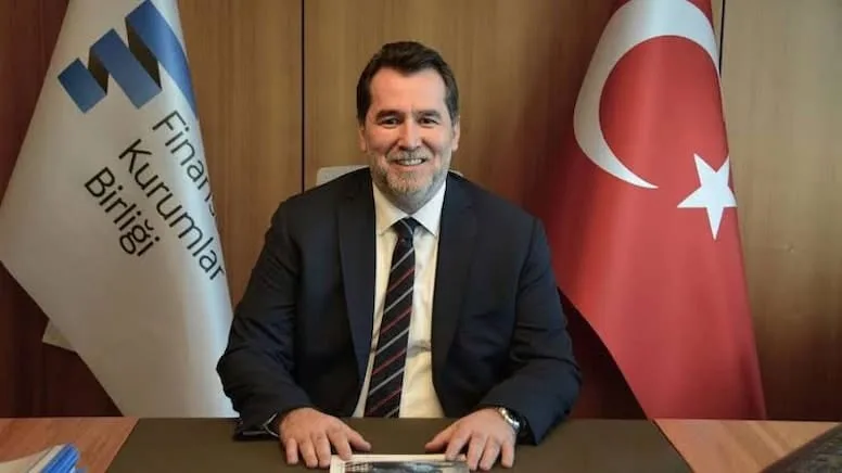 Fon krizinin kilit ismi otomobilinde canına kıydı!