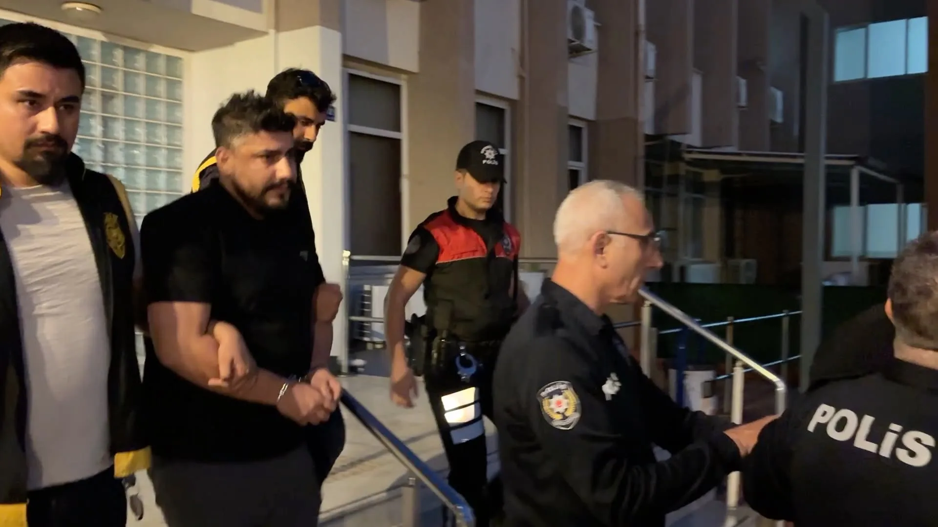 Aydın’da yakalanmıştı: Cinayet şüphelilerini taşıttığı öne sürülen iş insanı tutuklandı