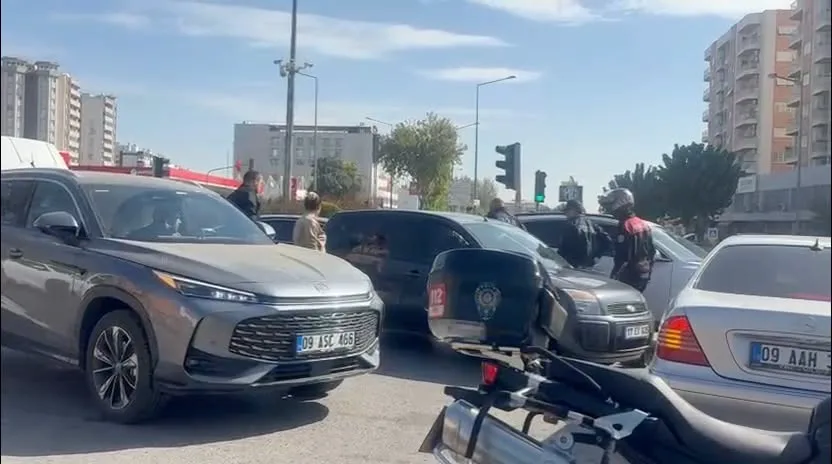 Aydın’da silahlı kaçış! Otoban kavşağında yakalandı, emniyet müdürü yaralandı