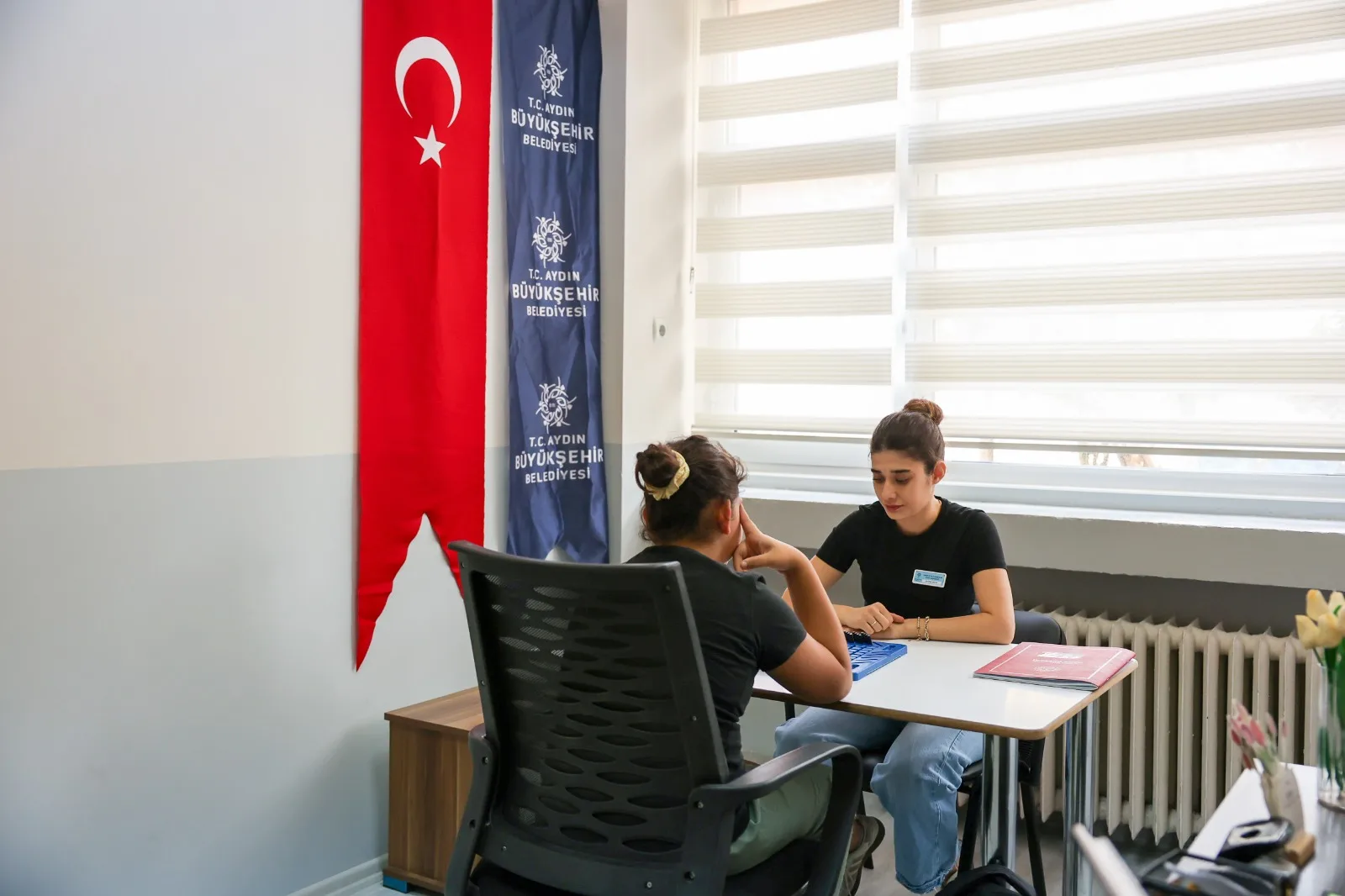 BAŞKAN ÇERÇİOĞLU’NDAN EĞİTİME BÜYÜK DESTEK: DİSLEKSİ MERKEZİ’NDE DERSLER DEVAM EDİYOR 2 BAŞKAN ÇERÇİOĞLU’NDAN EĞİTİME BÜYÜK DESTEK: DİSLEKSİ MERKEZİ’NDE DERSLER DEVAM EDİYOR