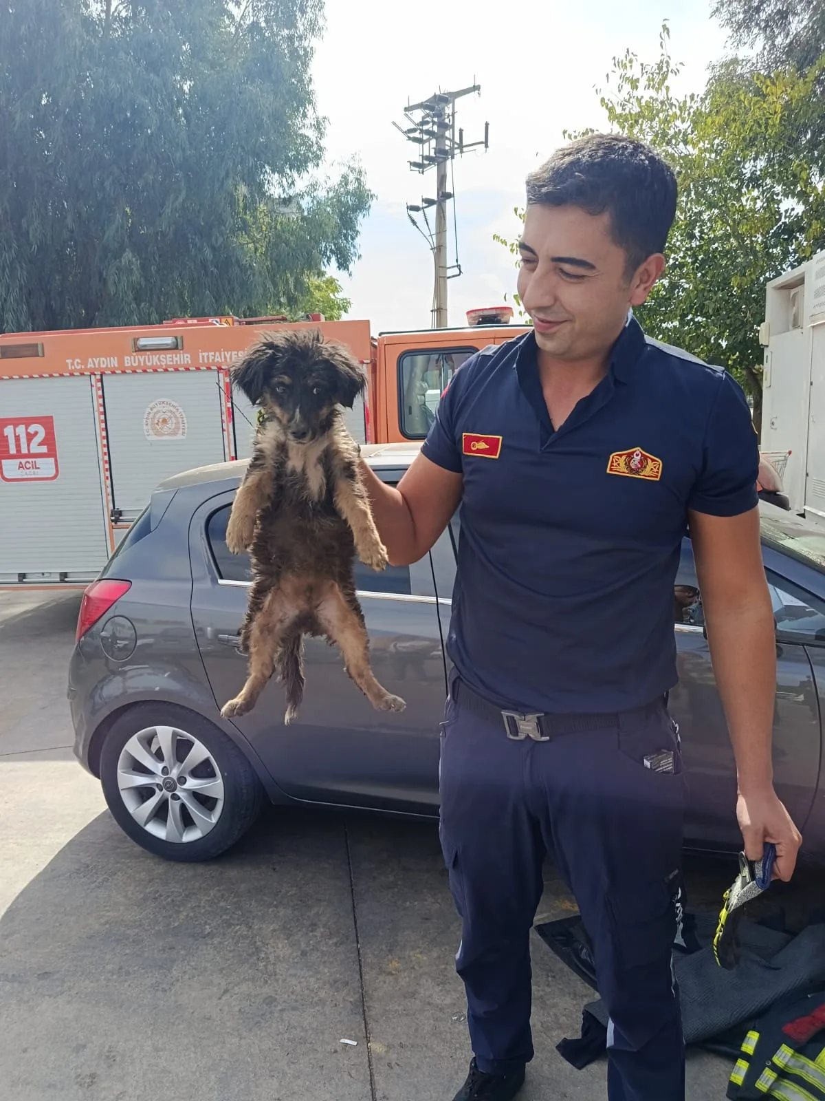 Aydın itfaiyesi sevimli köpeği kurtardı