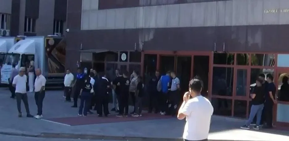 Belediyeye bir operasyon daha: 25 kişi gözaltında!