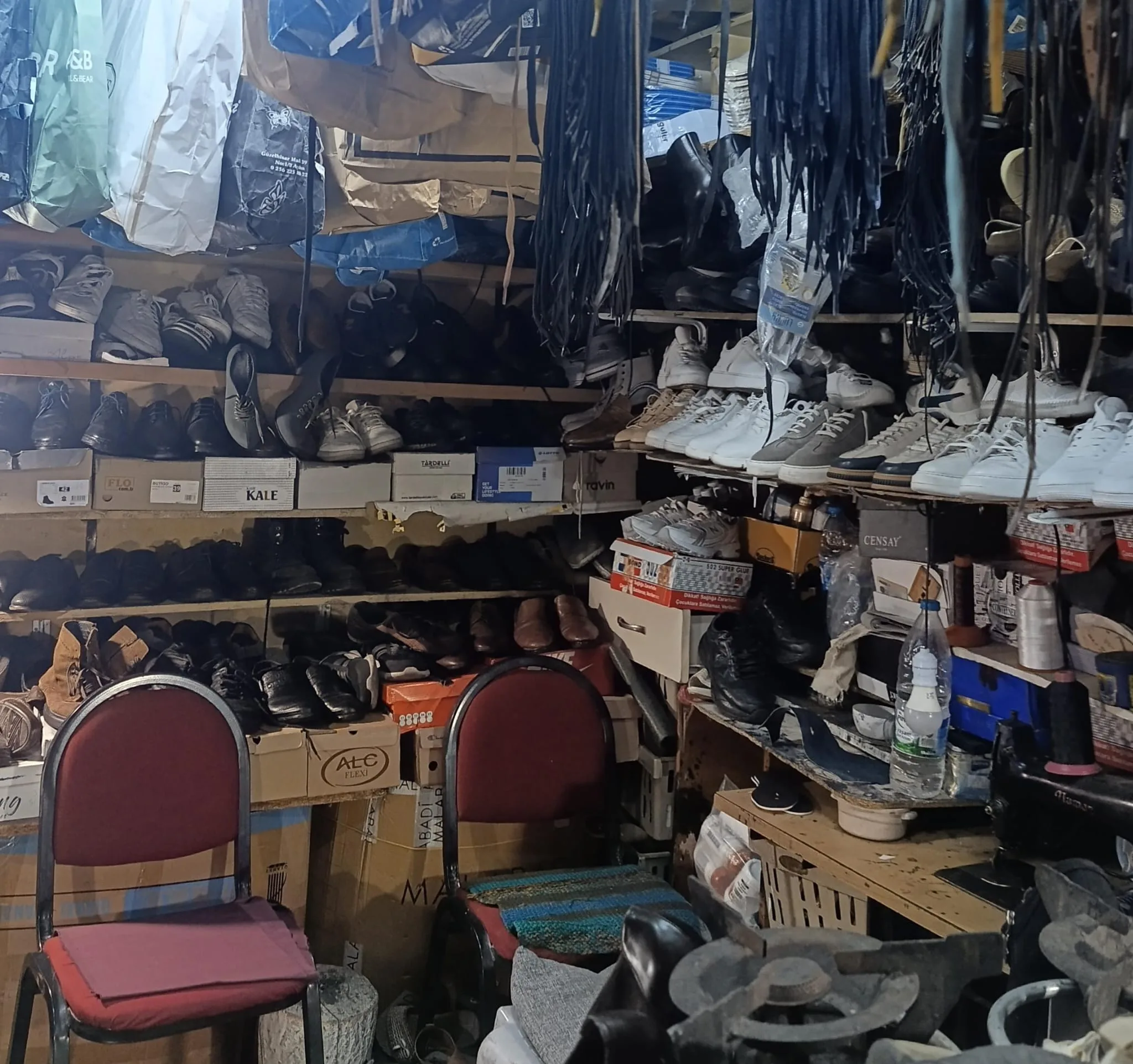 Aydın’da ayakkabı tamircisi çırak bulamamaktan dertli: “Gençler bu işi beğenmiyor”