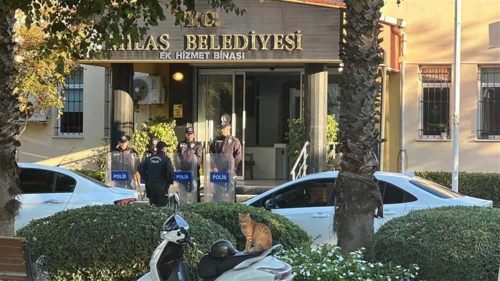 Milas Belediyesi operasyonunun detayları: 13 ilde 29 gözaltı! 3 Milas Belediyesi operasyonunun detayları: 13 ilde 29 gözaltı!