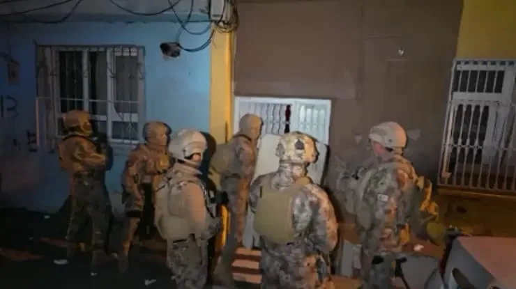 Aydın ve 29 ilde Daltonlar operasyonu: WhatsApp'tan tetikçi temin ediyorlarmış! 2 Aydın ve 29 ilde Daltonlar operasyonu: WhatsApp’tan tetikçi temin ediyorlarmış!