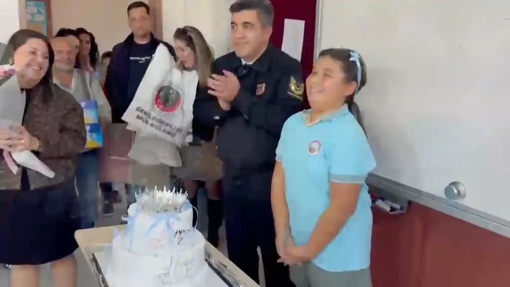 Şehit Jandarma Uzman Çavuş Tolga Sağlam'ın Kızı Ada Su'nun 11. Doğum Günü Okulunda Kutlandı 3 WhatsApp Image 2026 10 28 at 09.22.29 1