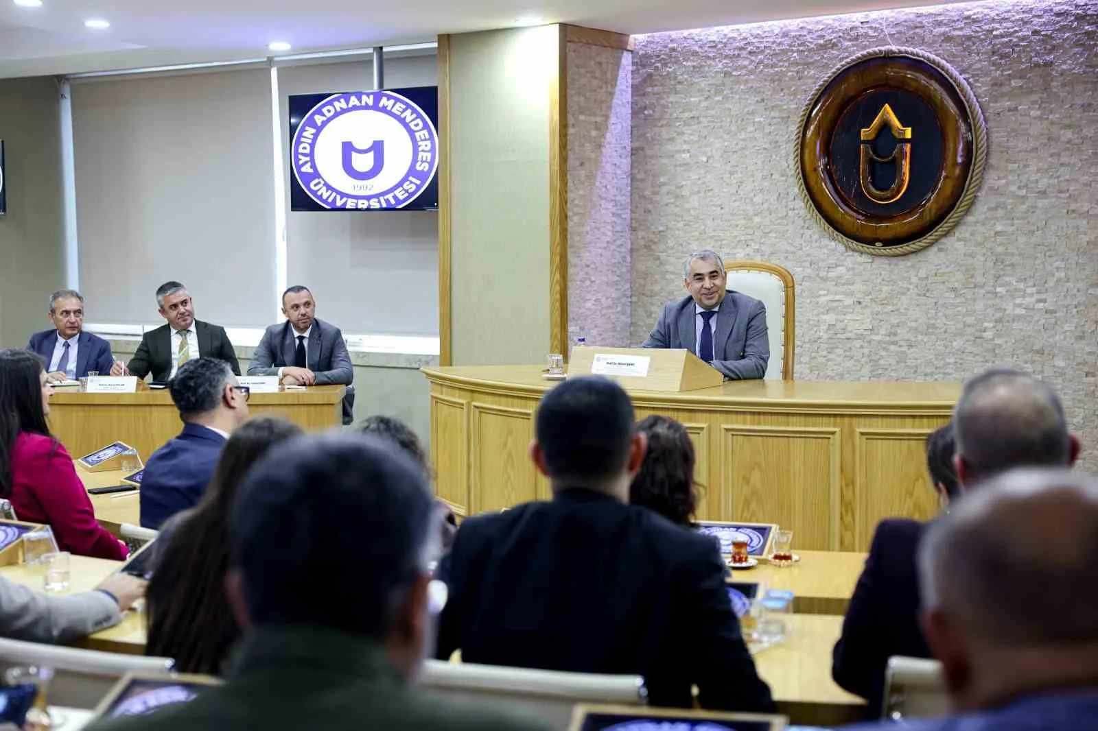 ADÜ’de meslek yüksekokullarının akreditasyon süreçleri değerlendirildi 4 ADÜ’de meslek yüksekokullarının akreditasyon süreçleri değerlendirildi