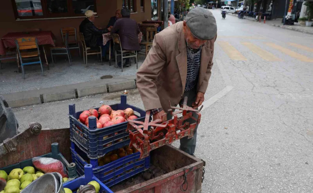 ali dede 69 yillik traktorunden vazgecemiyor 6da7c9c68d1f