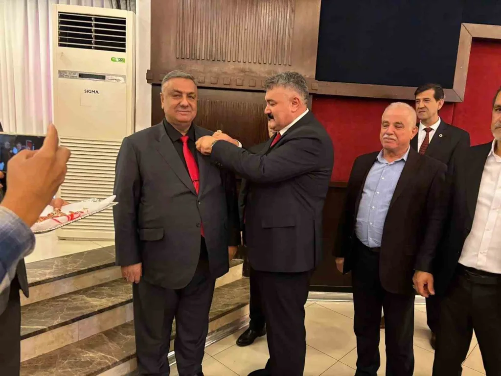 astsubaylar gununde buyuk birlik partisi rozetini taktilar ba2085746746