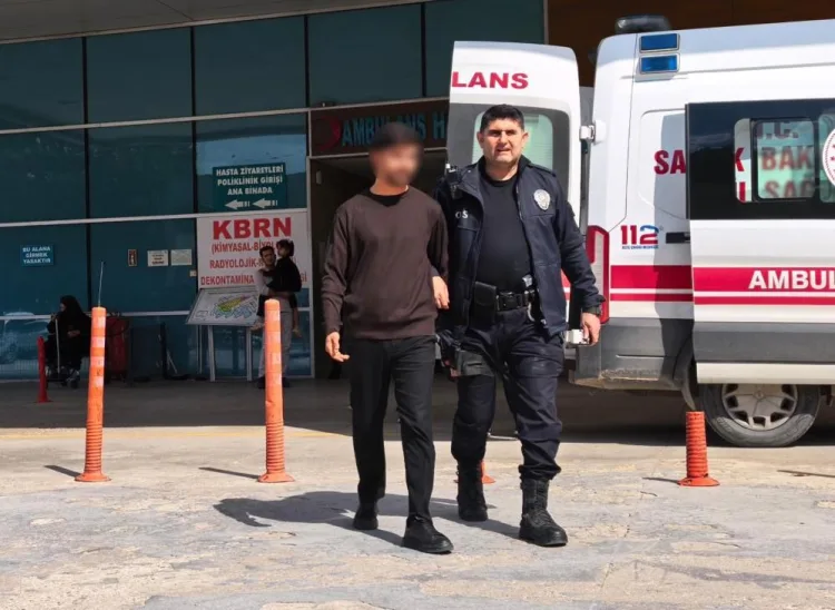 Bursa’da ortaokulda silah paniği: Belindeki tabancayı öğretmenler fark etti 4 Bursa’da ortaokulda silah paniği: Belindeki tabancayı öğretmenler fark etti