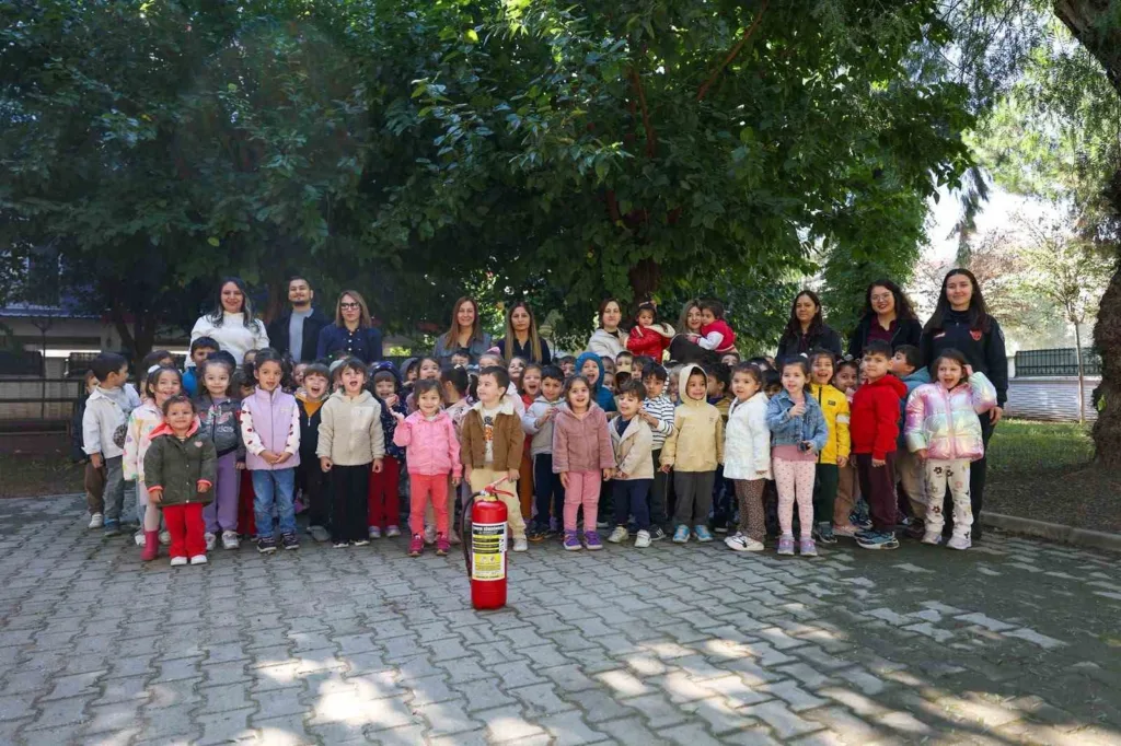 Aydın Büyükşehir Belediyesi Çocuk Gelişim Merkezleri’nde Eğitici İtfaiye etkinliği 4 aydin buyuksehir belediyesi cocuk gelisim merkezlerinde egitici itfaiye etkinligi 7261f247c632