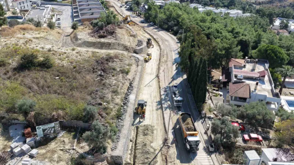 Aydın Büyükşehir Belediyesi Kuşadası’ndaki yol çalışmalarını sürdürüyor 6 aydin buyuksehir belediyesi kusadasindaki yol calismalarini surduruyor d2fbd9246022