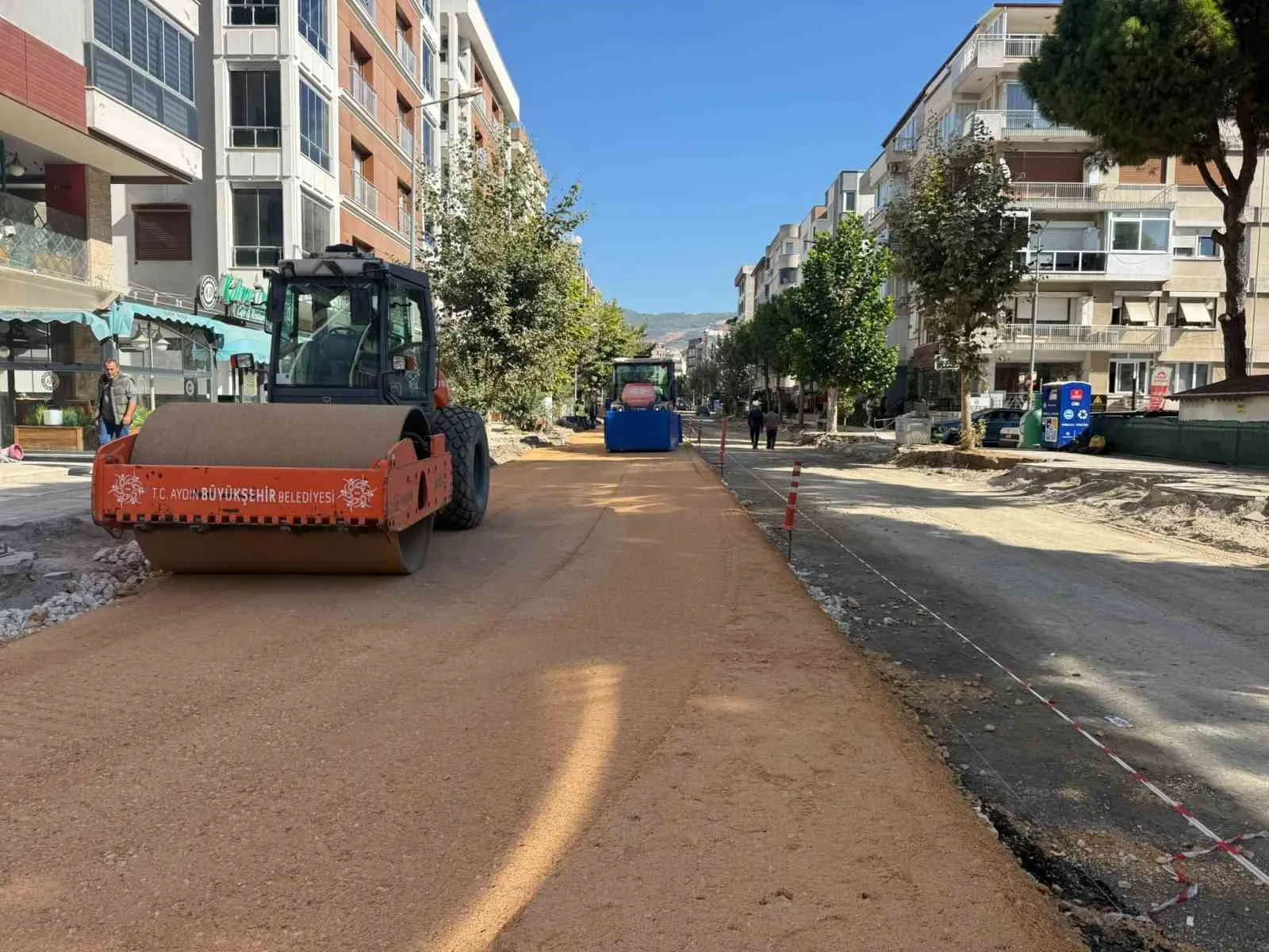 Aydın Büyükşehir’in yol çalışmaları sürüyor