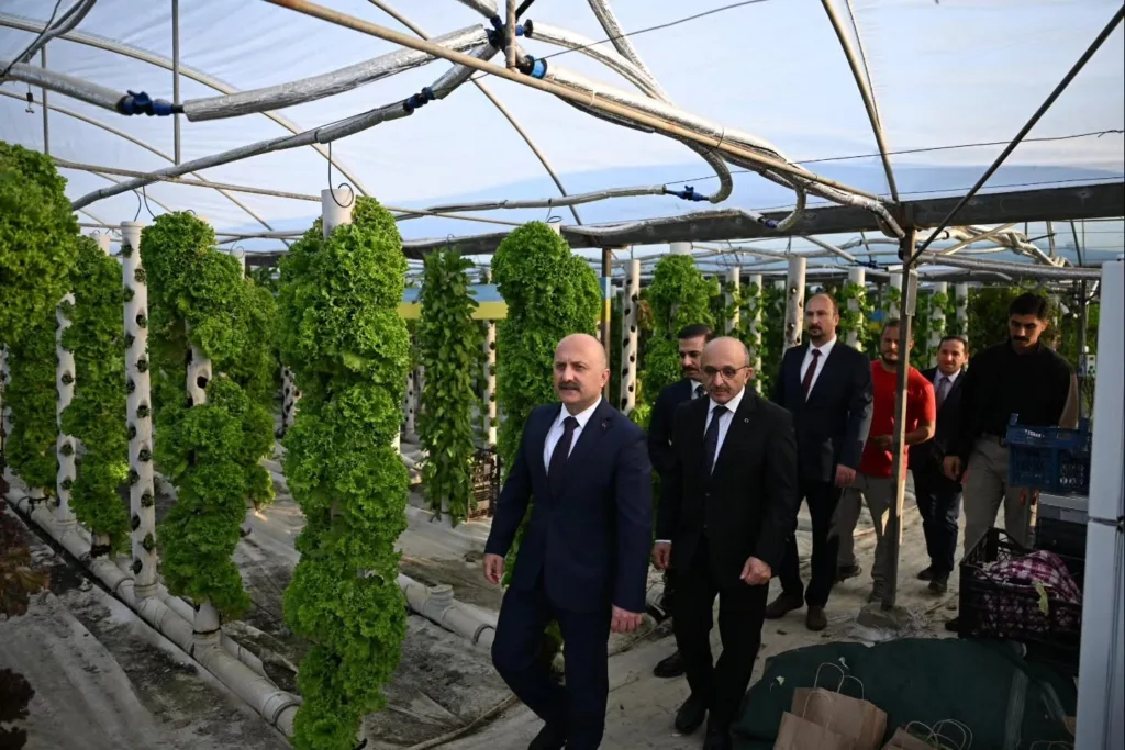 aydin valisi varol adu ziraat fakultesinin uygulama alanlarini inceledi cb0878217f55