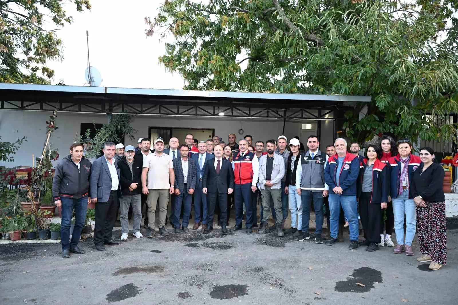 Aydın Valisi Varol, Sarıçam Mahallesi sakinleriyle buluştu 8 Aydın Valisi Varol, Sarıçam Mahallesi sakinleriyle buluştu