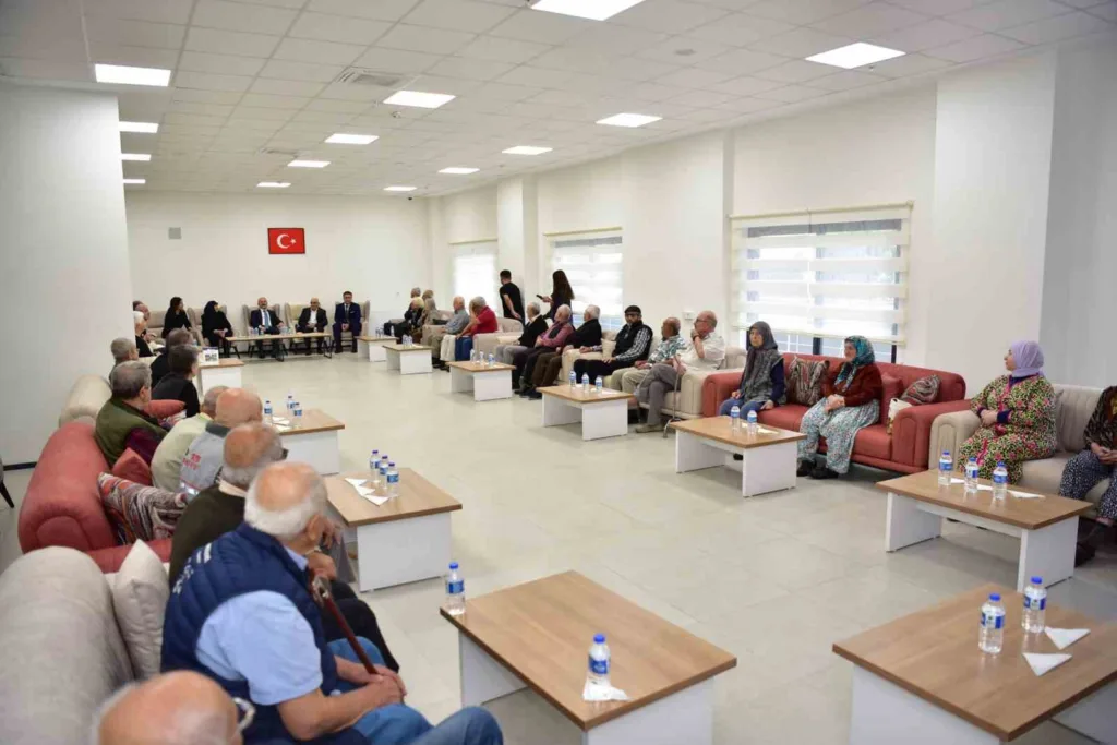 Aydın Valisi Varol, yaşlı çınarları unutmadı 4 aydin valisi varol yasli cinarlari unutmadi 21a685865e40