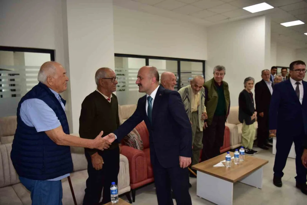 Aydın Valisi Varol, yaşlı çınarları unutmadı 7 aydin valisi varol yasli cinarlari unutmadi 904f46c0d35e