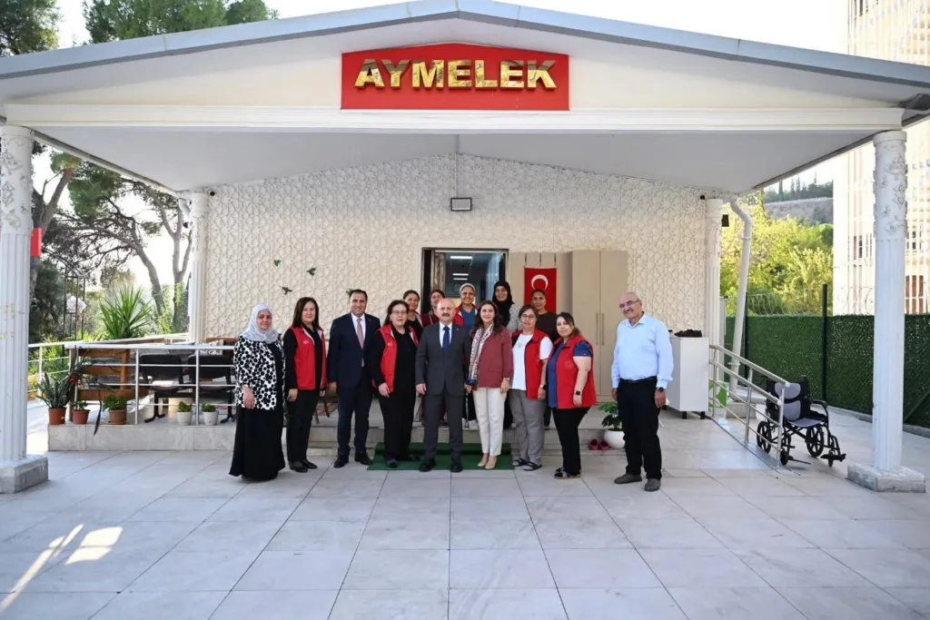 aydin valisi varol yasli cinarlarin gonlunu aldi a64442e395a7
