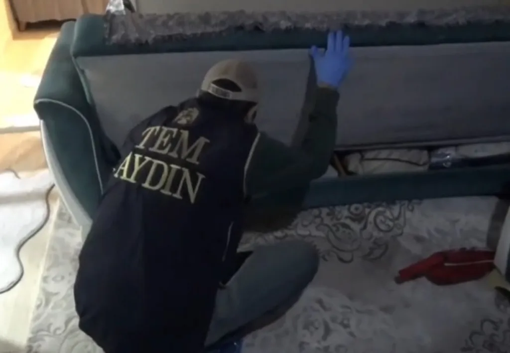 aydinda 3 teror orgutu uyesi yakalandi 4bb4232cf6aa