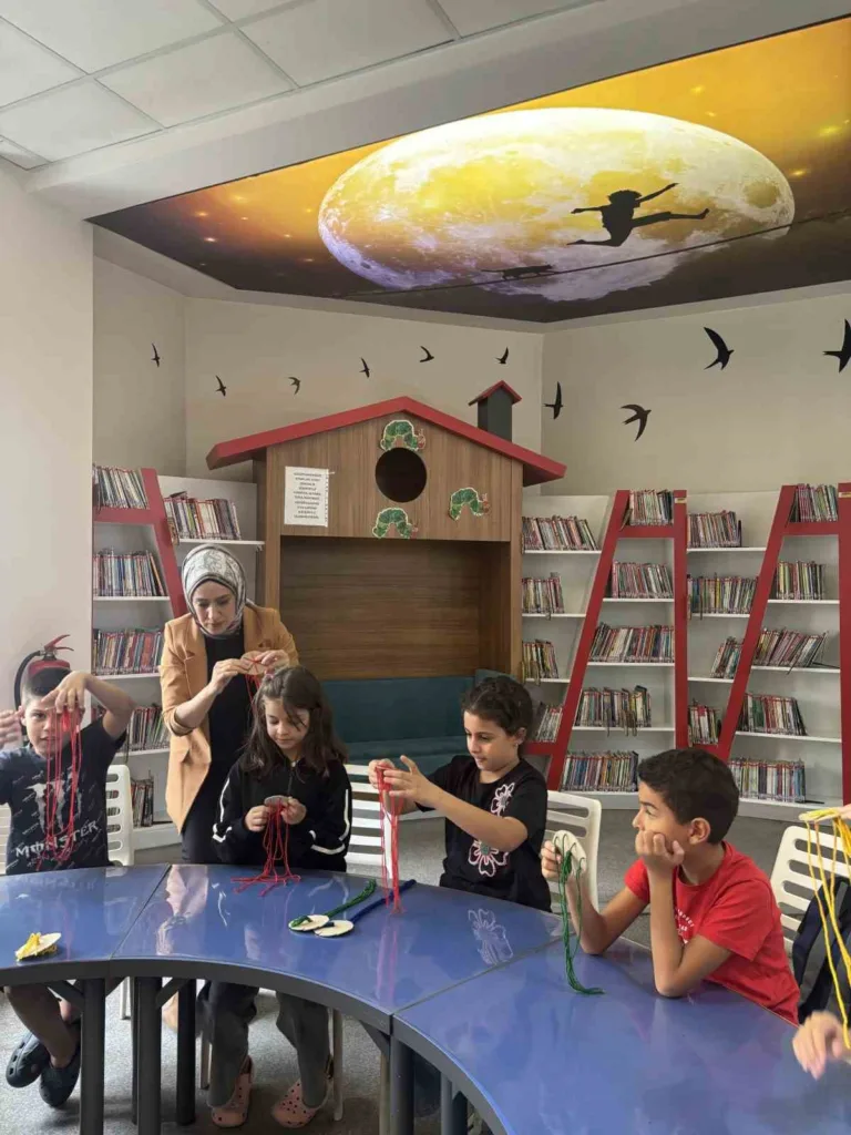 aydinda cocuklar kitap okudu arkadaslik bileklikleri tasarladi c5252ba60a6a