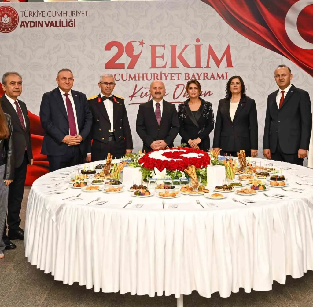 aydinda cumhuriyet resepsiyonu gerceklestirildi 545b1d727782