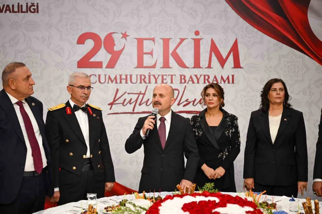aydinda cumhuriyet resepsiyonu gerceklestirildi ba0a8e4ab183