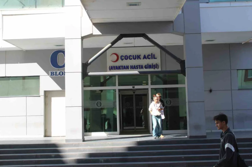 aydinda gida zehirlenmesi 3 ogrenci hastaneye kaldirildi a73faecf6443