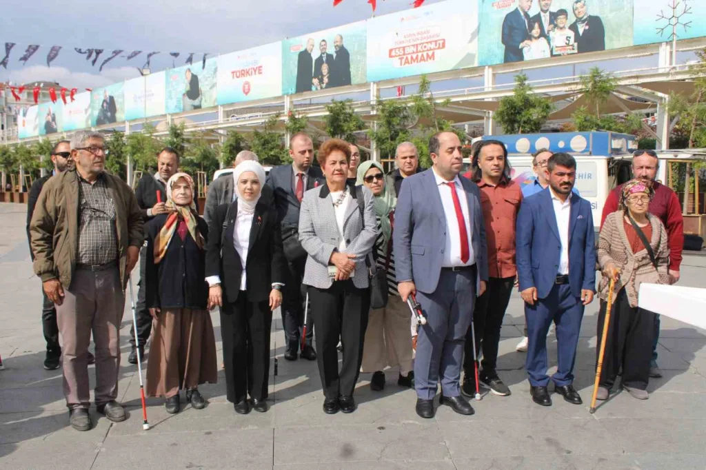 aydinda gorme engellilerden erisilebilir kaldirim cagrisi 935405852639