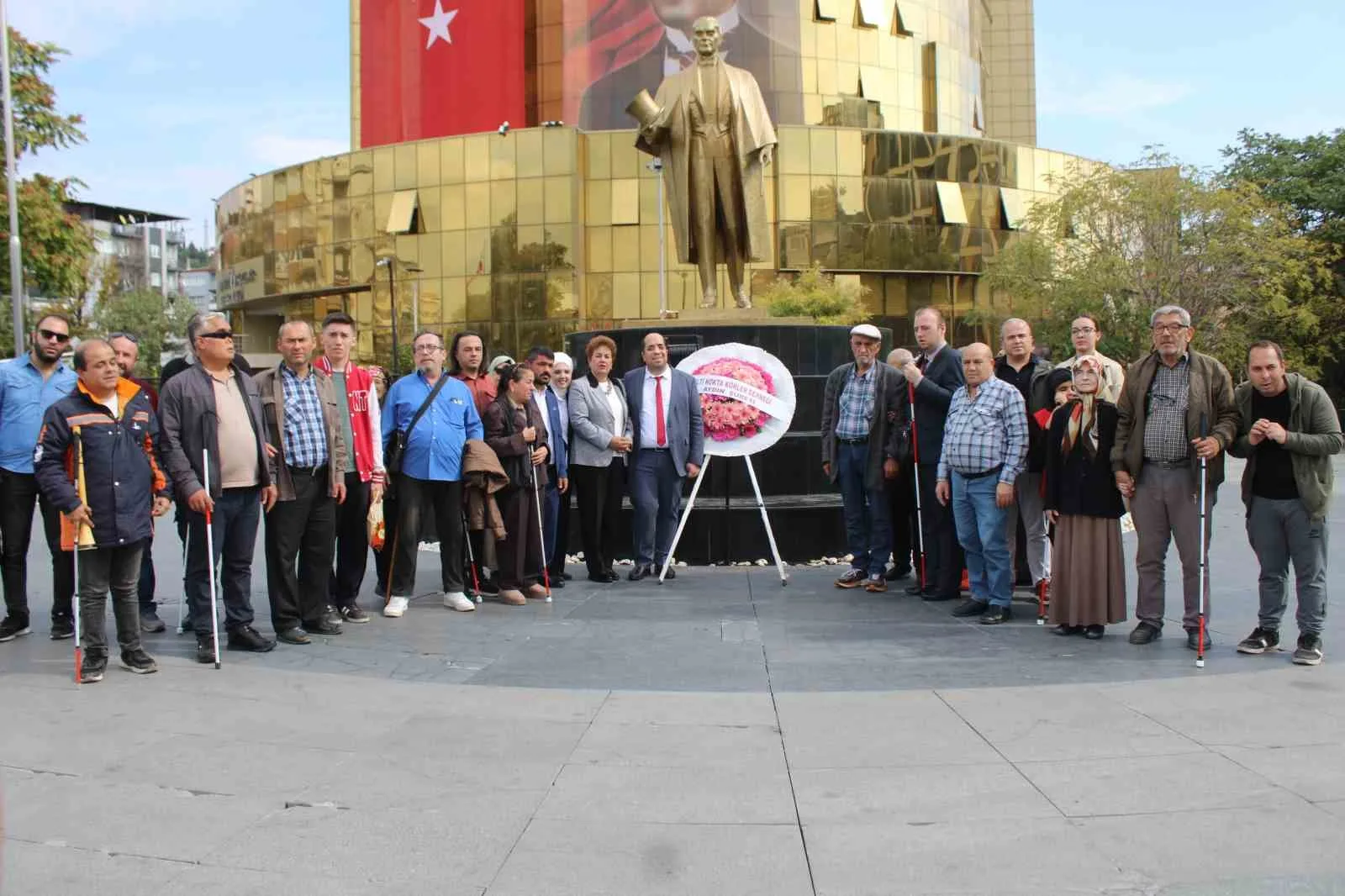 Aydın’da görme engellilerden erişilebilir kaldırım çağrısı