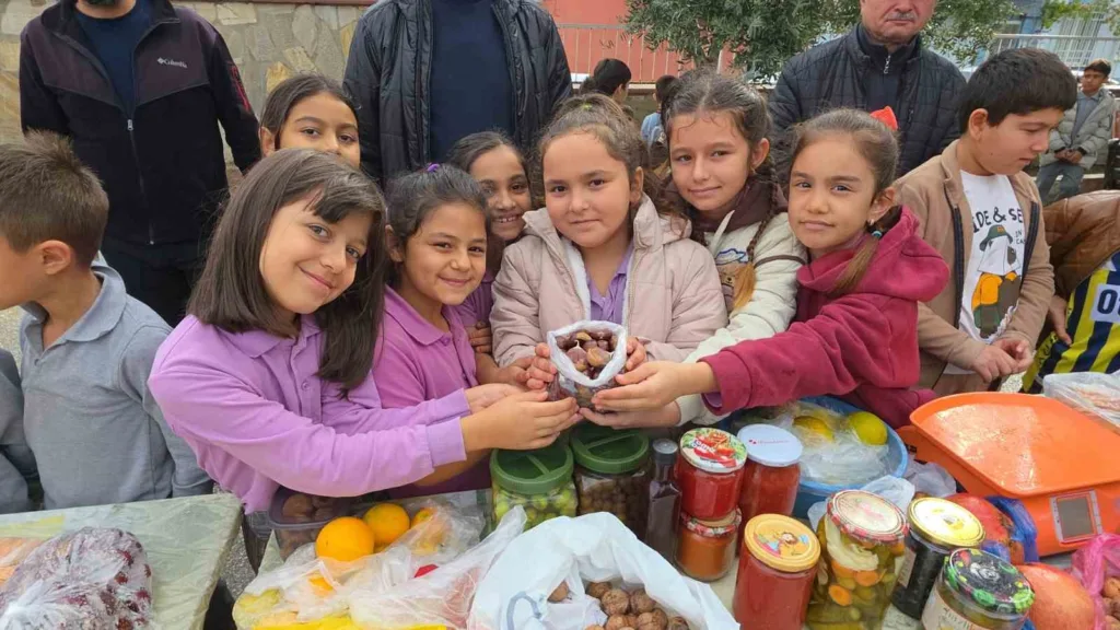 Aydında öğrenciler ekolojik pazar kurdu, satış yaptı 6 aydinda ogrenciler ekolojik pazar kurdu satis yapti c7352e6dd2c8