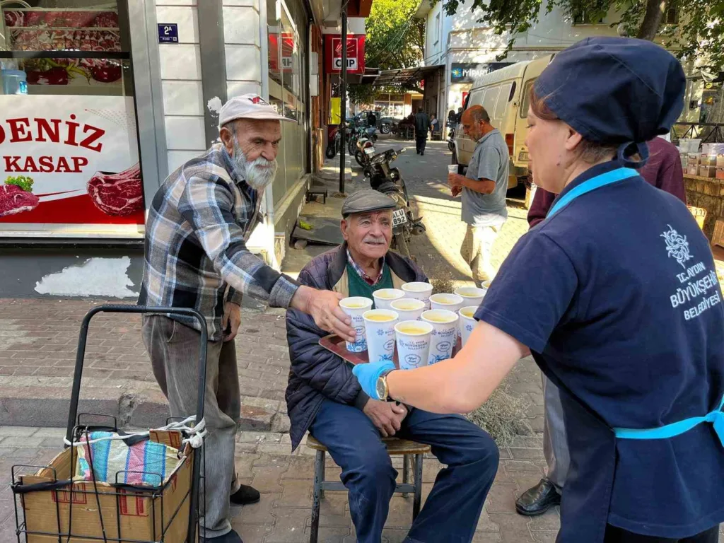 aydinda pazar yerlerinde sicak corba ikrami basladi 58d7e9008ca0