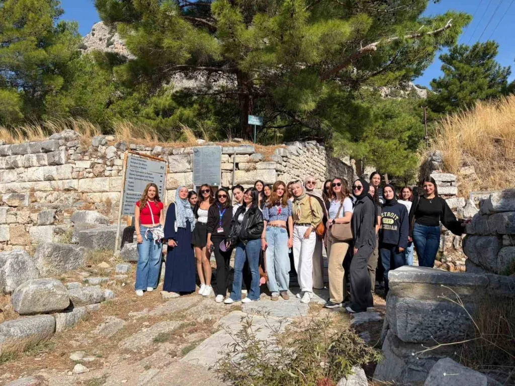 aydinda universite ogrencileri tarih ve dogayla bulustu de31aaf149f0