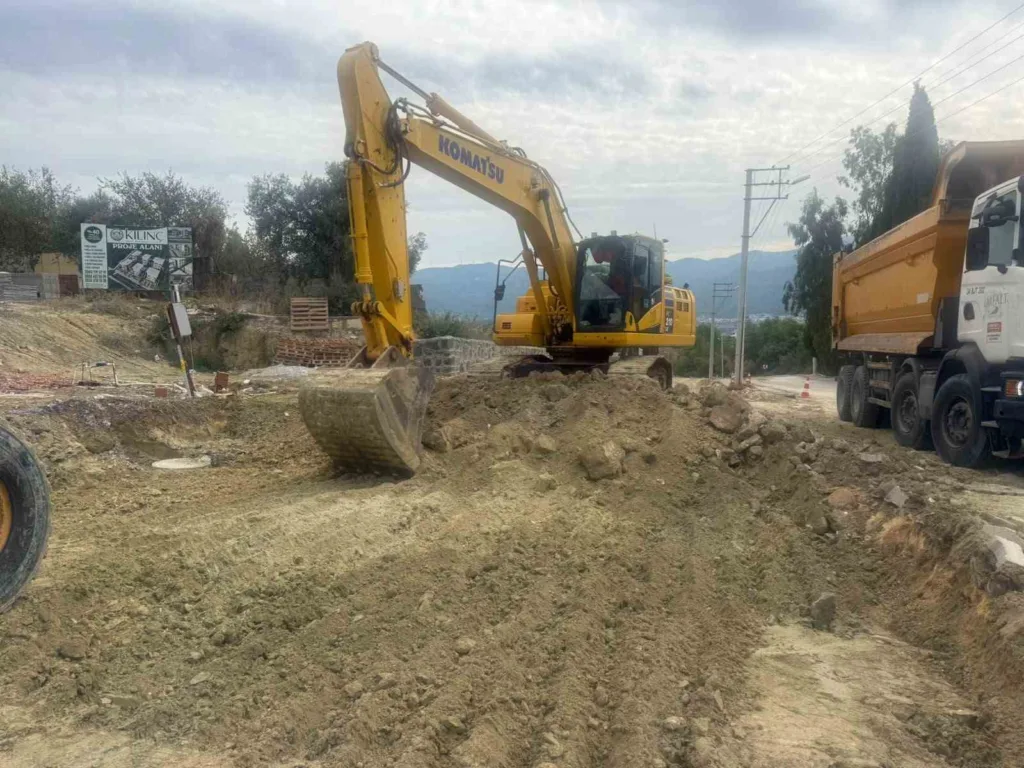 aydinin 17 ilcesinde yol calismalari es zamanli suruyor 0a873e7b16ad