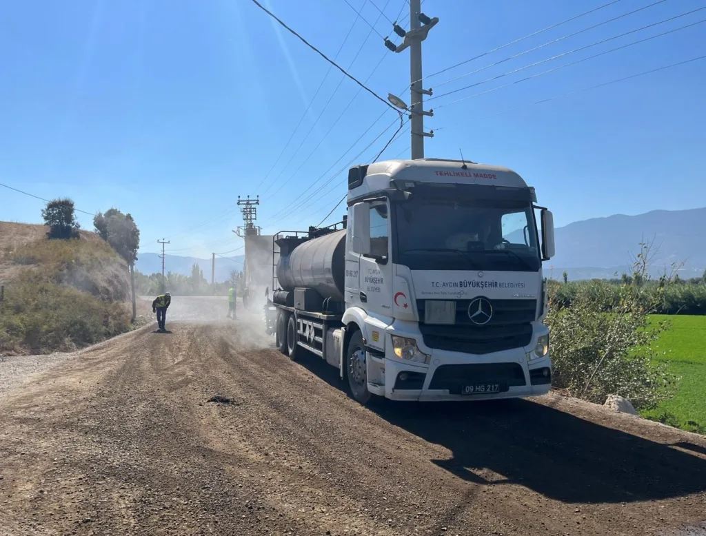 aydinin 17 ilcesinde yol calismalari es zamanli suruyor 18b2dc0d1074
