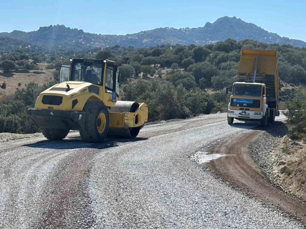 aydinin 17 ilcesinde yol calismalari es zamanli suruyor 6d2888e080c8