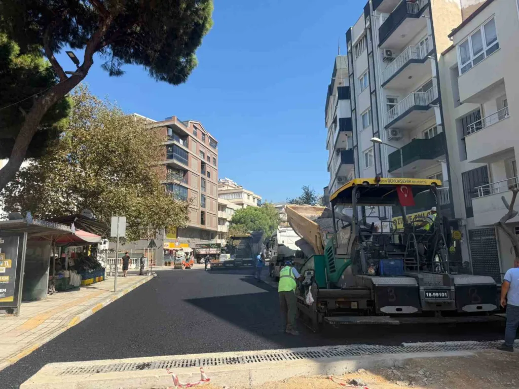 aydinin 17 ilcesinde yol calismalari es zamanli suruyor b66c35bf8aba