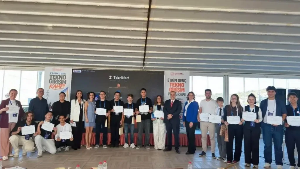aydinli ogrenciler izmirde teknoloji zirvesine cikti d4a9d26ed2ed