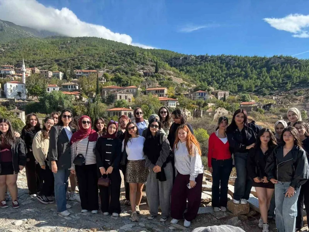 Aydınlı öğrenciler tarih ve kültür yolculuğuna çıktı 2 aydinli ogrenciler tarih ve kultur yolculuguna cikti 1f5fb5490e44