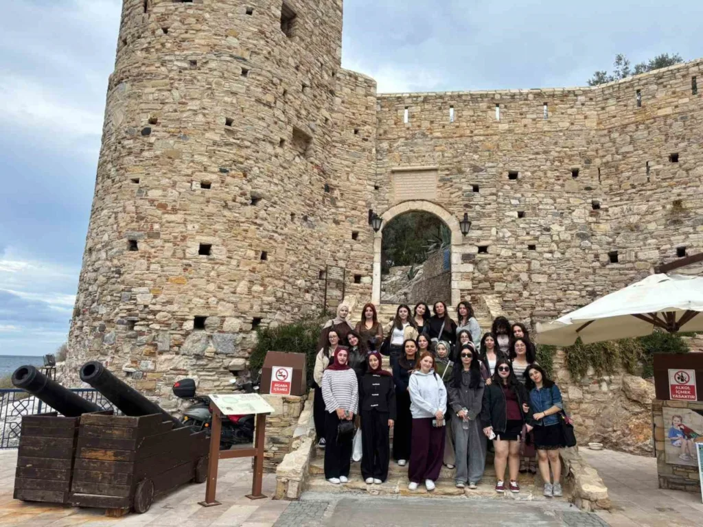 Aydınlı öğrenciler tarih ve kültür yolculuğuna çıktı 4 aydinli ogrenciler tarih ve kultur yolculuguna cikti b0e58cd6db70