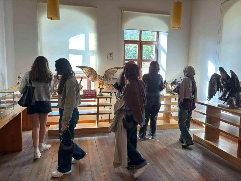 Aydınlı öğrenciler tarih ve kültür yolculuğuna çıktı 3 aydinli ogrenciler tarih ve kultur yolculuguna cikti c11fa59084f2